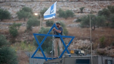 الضفة.. مستوطن إسرائيلي يدهس طفلة فلسطينية في طريقها للمدرسة