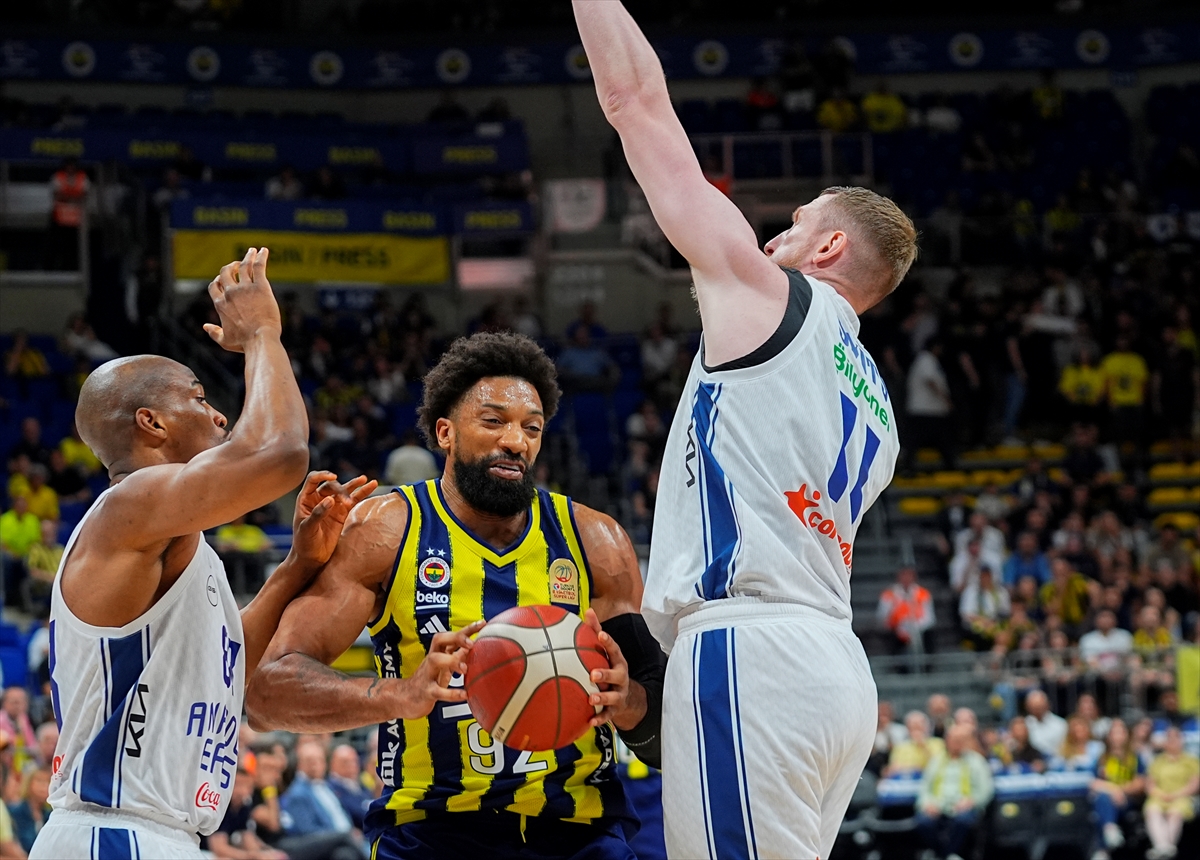 Türkiye Sigorta Basketbol Süper Ligi play-off yarı finalinde Fenerbahçe Beko seride 1-0 öne geçti gorsel
