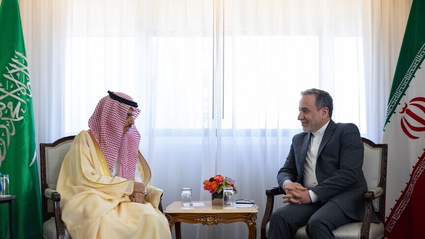 Ministri i Jashtëm i Iranit dhe ai i Arabisë Saudite diskutojnë përpjekjet për të ulur tensionet rajonale