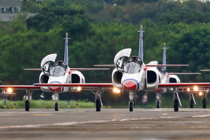 Mueren 2 pilotos militares taiwaneses tras estrellarse el avión de  adiestramiento T-34 que pilotaban