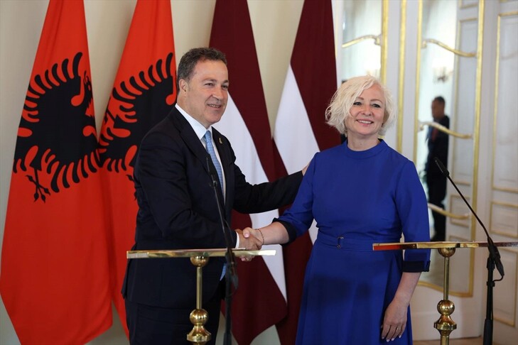 Peleshi vizitë në Letoni  Prania e NATO s në rajon mbetet jetike për ruajtjen e stabilitetit dhe sigurisë