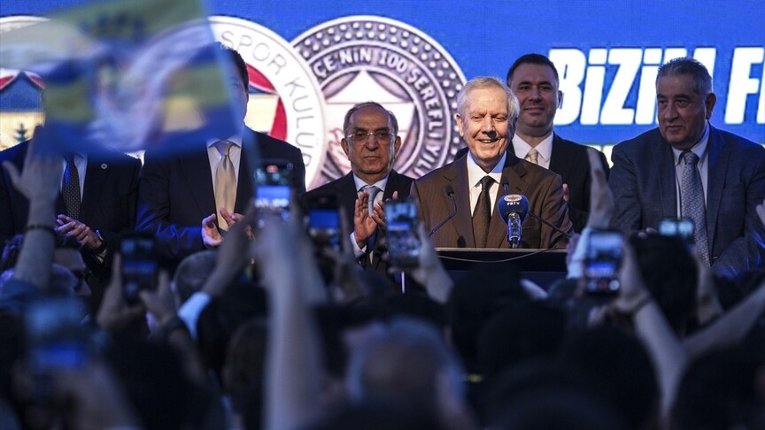 Aziz Yıldırım, İstanbul'da kongre üyeleriyle bir araya geldi