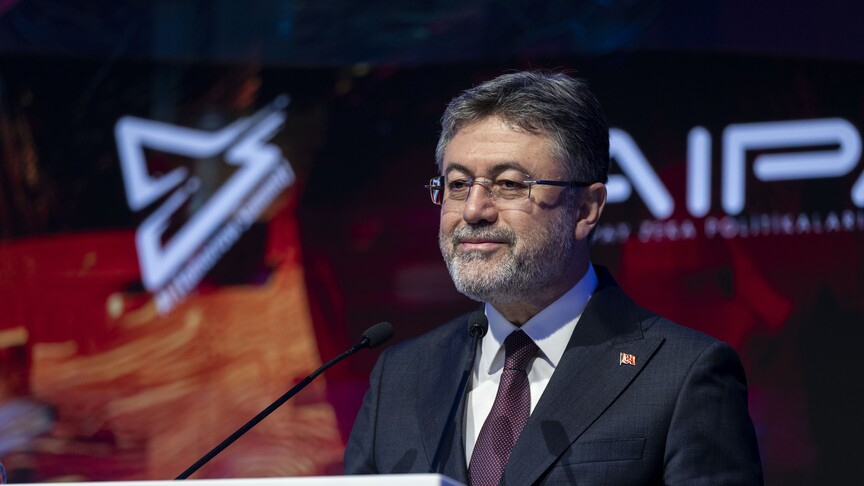 Bakan Yumaklı: Yapay zeka, robotik uygulamalar ve insansız hava araçlarını üretim süreçlerimize entegre ediyoruz