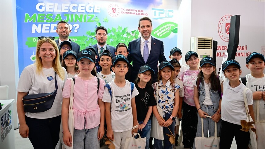 Enerji ve Tabii Kaynaklar Bakanı Alparslan Bayraktar, Sıfır Atık Festivali hakkında açıklama yapıyor.