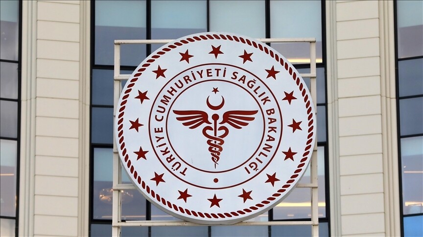 Sağlık Bakanlığı'nın iklim değişikliğiyle mücadele için kurduğu dijital takip sistemlerini gösteren soyut bir görsel.