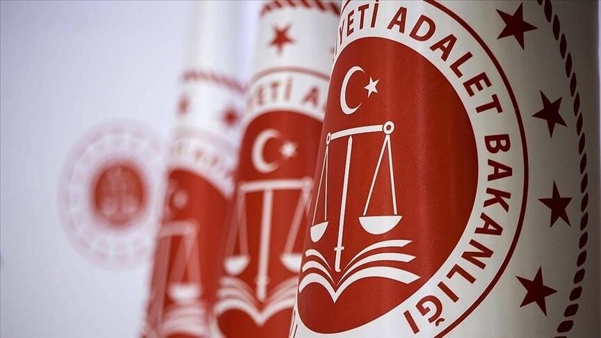 Adalet Bakanlığı logosu ve resmi binası