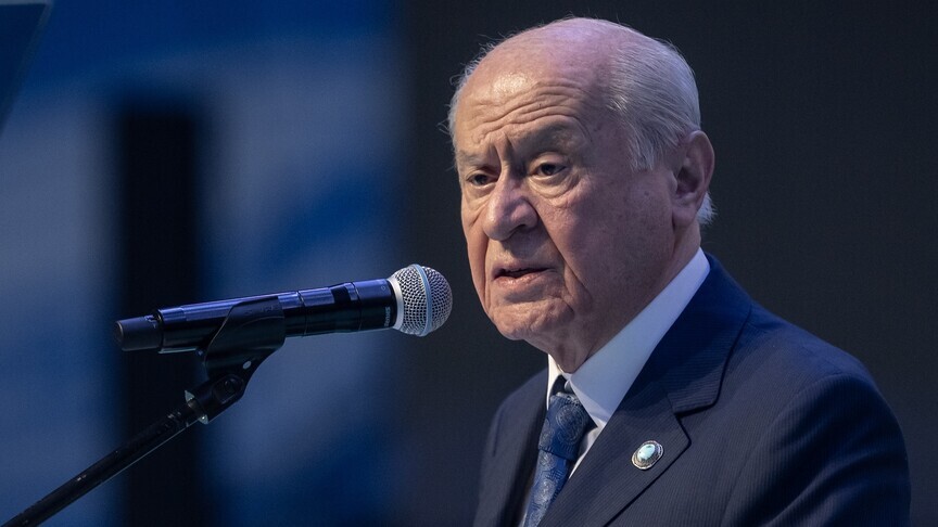 Devlet Bahçeli konuşma yaparken