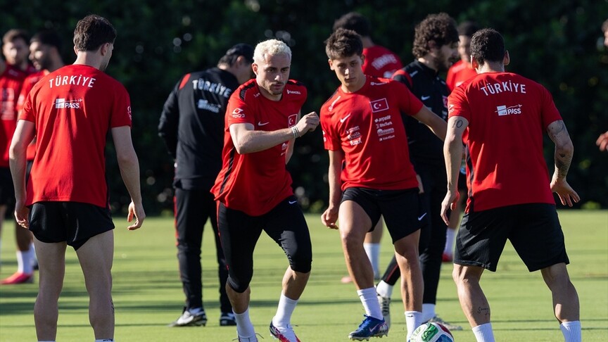 A Milli Futbol Takımı antrenmanında oyuncular