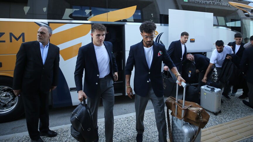 İran Milli Futbol Takımı oyuncuları antrenman sahasında.