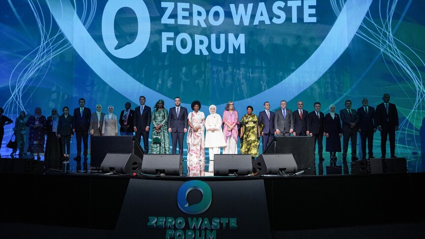 Emine Erdoğan'ın Sıfır Atık Festivali ve Forumu ile ilgili paylaşımını gösteren görsel.