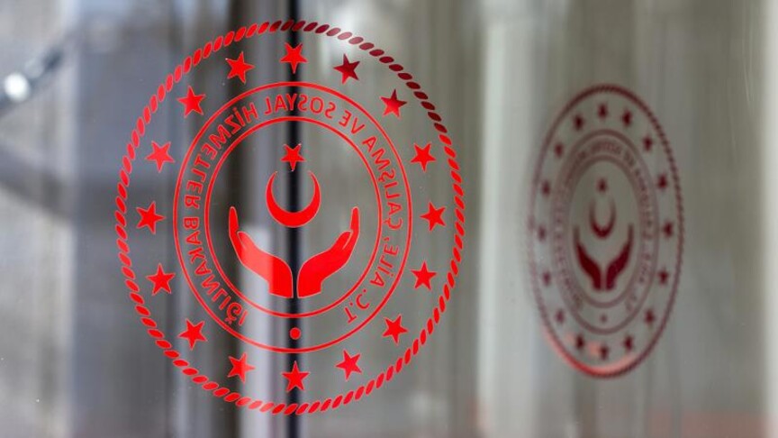 Aile ve Sosyal Hizmetler Bakanlığı'nın düzenleyeceği Dijital Anafor-Ekran Bağımlılığı Zirvesi'nin İstanbul'da yapılacağına dair haber.