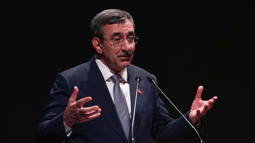 Cumhurbaşkanı Yardımcısı Cevdet Yılmaz açıklama yaparken