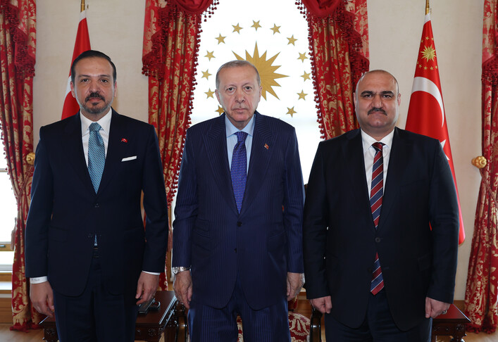 Cumhurbaşkanı Erdoğan, Kerkük Valisi Mehmet Seman Ağa ile görüşüyor.
