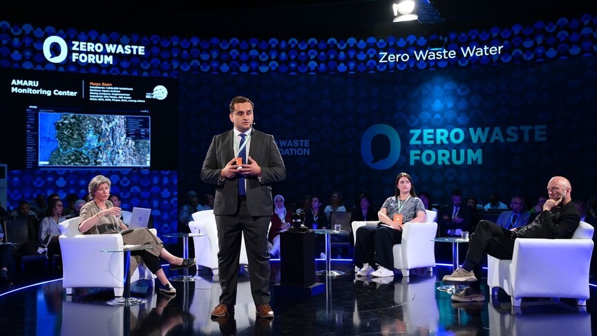 Sıfır Atık Forumu'nda uzmanların konuşma yaptığı bir panel