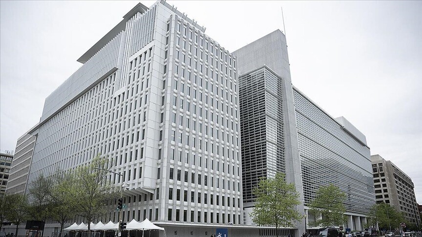 Dünya Bankası logosu ve Türkiye haritası sembolik olarak gösteren görsel.