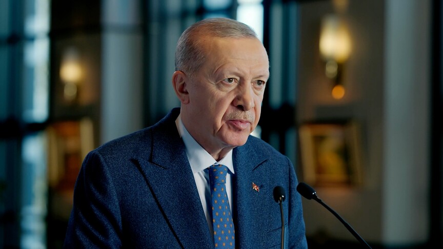 Cumhurbaşkanı Recep Tayyip Erdoğan'ın üç değerli şairi andığına dair bir fotoğraf veya görsel.