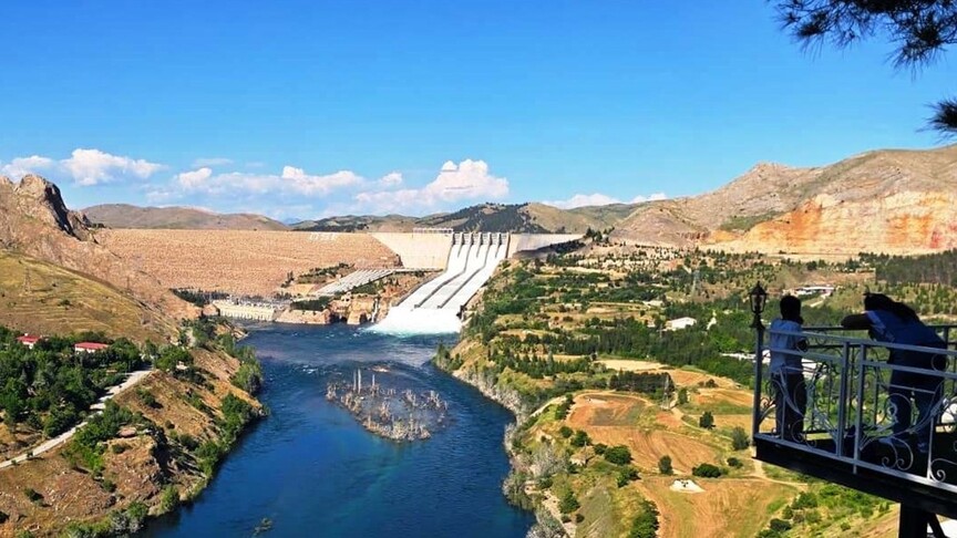 Elazığ'da Keban Barajı'nda tahliye kapakları ikinci kez açıl