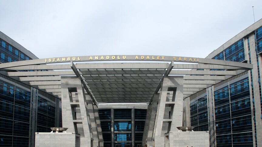 Şike operasyonu kapsamında adliyeye sevk edilen şüpheliler