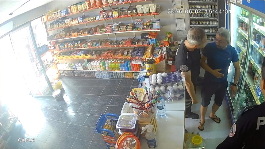Osmaniye'de boğazına şeker takılan bakkalı polis memuru müşt