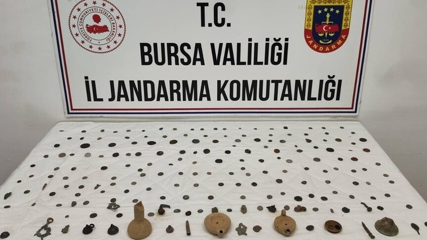 Bursa'da tarihi eser operasyonunda 202 sikke ve obje ele geç