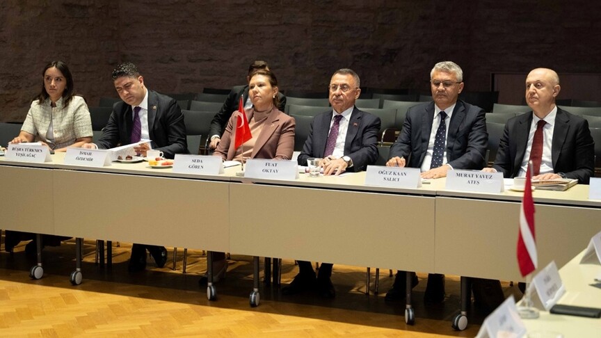TBMM Dışişleri Komisyonu Başkanı Fuat Oktay basın açıklaması yaparken
