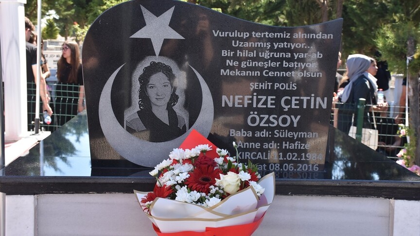Şehit Nefize Çetin Özsoy şehadetinin 10. yılında kabri başın