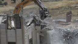 İsrail, işgal altında tuttuğu Doğu Kudüs’te Filistinlilere ait bir ev ile ticari tesisi yıktı