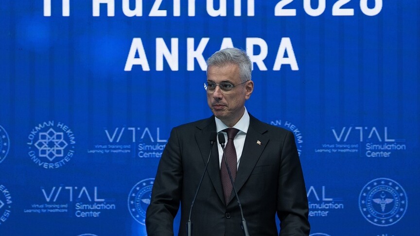 Sağlık Bakanı Kemal Memişoğlu'nun Türkiye'yi sağlık teknolojileri üretim merkezi yapma vizyonunu anlattığı bir toplantıdan genel görünüm.