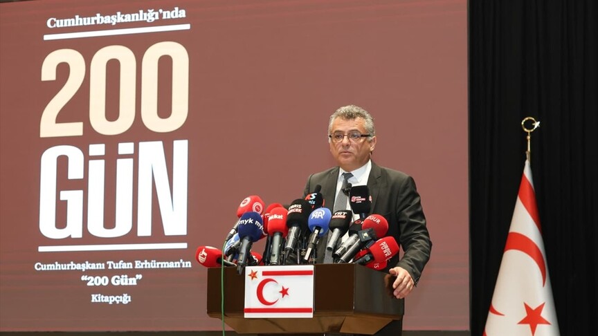 KKTC Cumhurbaşkanı Tufan Erhürman ve Türkiye Cumhurbaşkanı Recep Tayyip Erdoğan'ın toplantıdan bir görüntüsü.