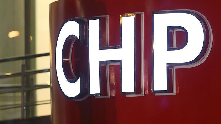 CHP Parti Meclisi üyelerinin istifalarıyla ilgili haber başlığı.