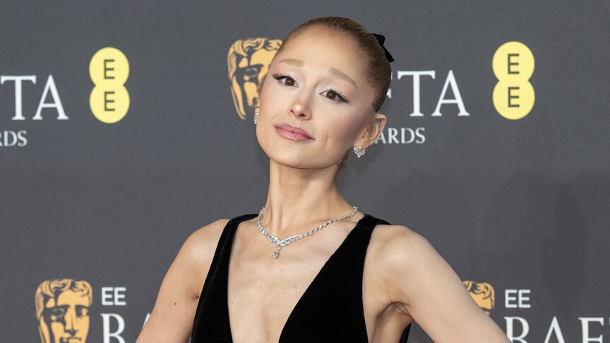 Ariana Grande kundërshton përdorimin e këngës së saj nga Shtëpia e Bardhë në një video për emigracionin