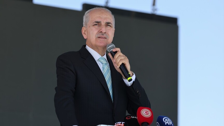 TBMM Başkanı Numan Kurtulmuş kürsüde konuşma yaparken