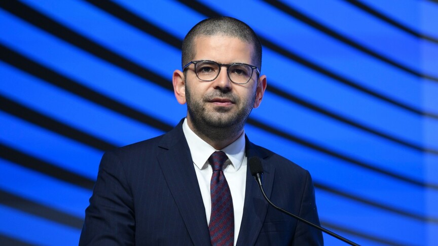 Ahmet Burak Dağlıoğlu açıklama yaparken