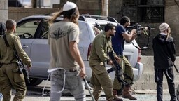 الضفة.. إصابات بهجمات مستوطنين وفلسطينيون يفككون بؤرة استيطانية