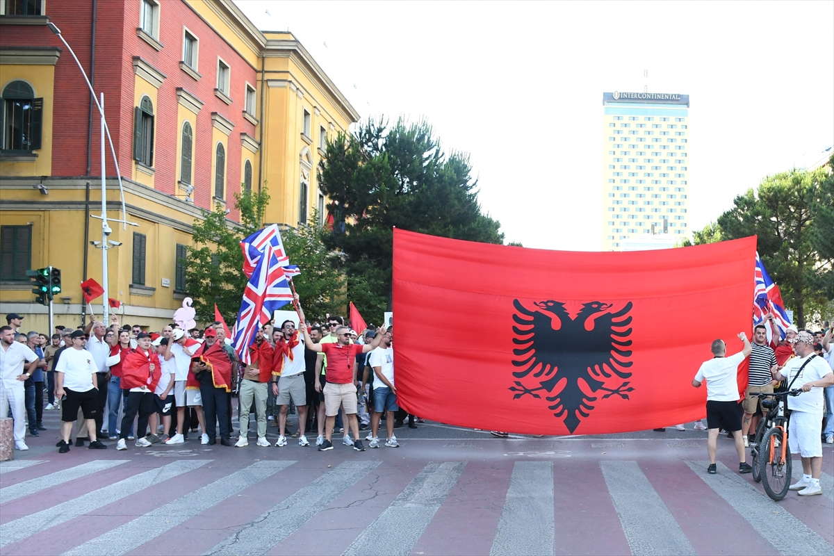 Arnavutluk’ta Zvernec’teki turizm projesine karşı gösteriler 14. gününde sürüyor