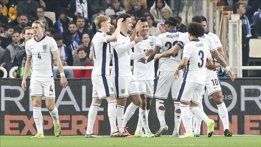 Vidhen pajisjet stërvitore të Anglisë përpara ndeshjes hapëse në Kupën e Botës në Kansas City