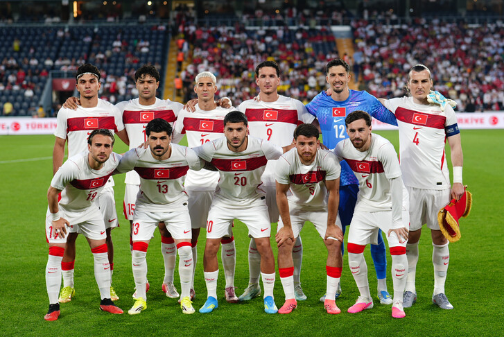 TBMM Başkanı Kurtulmuş ve Cumhurbaşkanı Yardımcısı Yılmaz, A Milli Futbol Takımı'na başarı diledi
