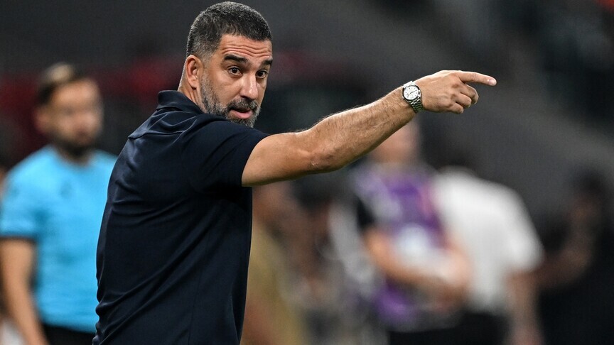 Arda Turan, Ukrayna Premier Lig'de yılın teknik direktörü ödülünü alırken