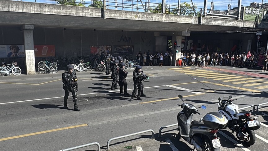 Cenevre'de barışçıl başlayan G7 Zirvesi karşıtı eylem, polisin biber gazlı müdahalesiyle son buldu