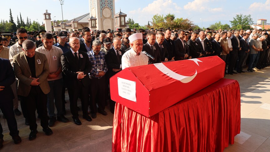 Denizli'de Şehit Polis Memuru Tayfun Baş'ın Cenazesi Toprağa Verildi