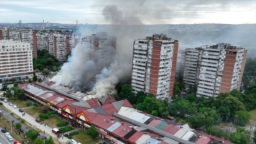 Zjarr në një qendër tregtare në Beograd  plagosen dy zjarrfikës