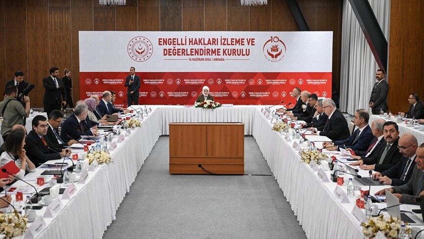 Aile ve Sosyal Hizmetler Bakanı Mahinur Özdemir Göktaş konuşma yaparken