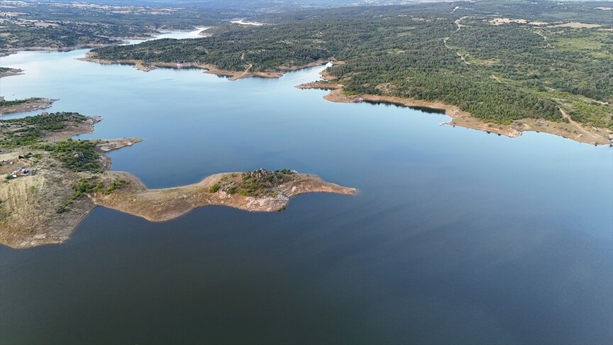 Trakya'da bir barajın dolu hali ve çevresindeki yeşil alanlar