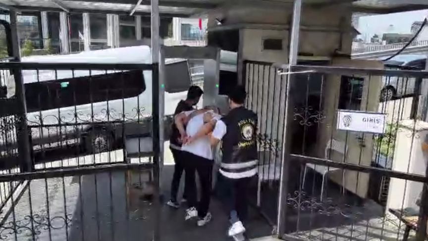 Ümraniye'de trafikte tartıştığı sürücüyü muştayla darbeden şüpheli yakalandı