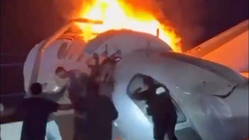 ABD'nin Teksas eyaletinde bir uçağın otoyola düşmesi sonucu oluşan kaza alanı.