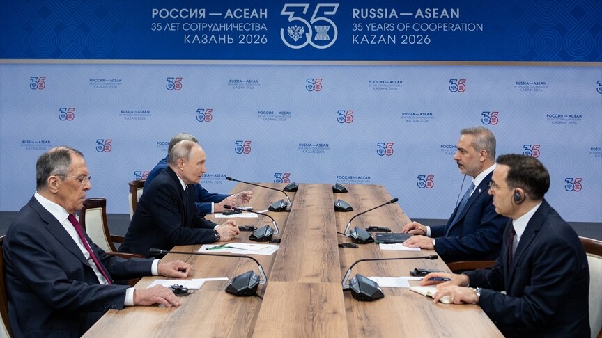 Dışişleri Bakanı Hakan Fidan'ın Rusya Devlet Başkanı Vladimir Putin ile Kremlin'de el sıkıştığı fotoğraf.