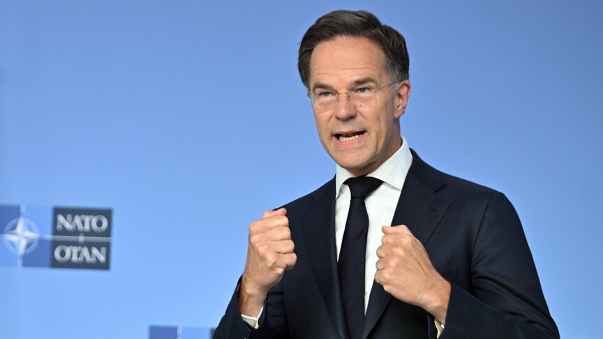NATO Genel Sekreteri Mark Rutte konuşma yaparken