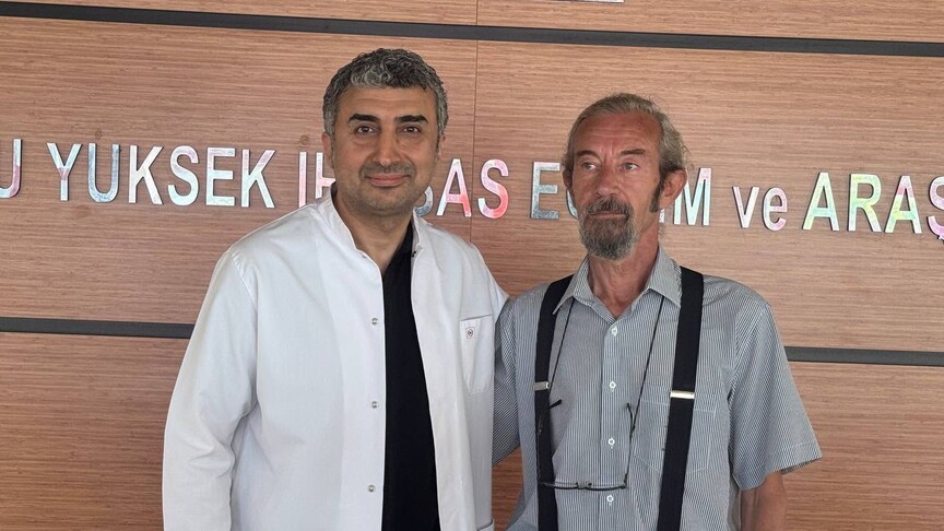 Şah damarındaki hassasiyet nedeniyle kısa süreli kalbi duran hasta yarım saatlik operasyonla iyileşti