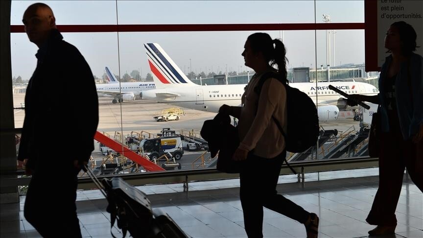 Sindikatat në aeroportet e Parisit thirrje për grevë për shkak të rregullave të verifikimit të sigurisë