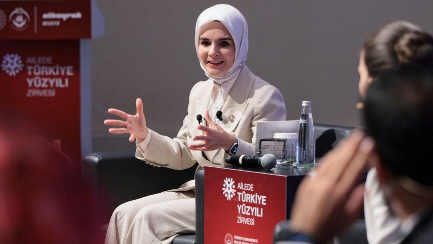Aile ve Sosyal Hizmetler Bakanı Mahinur Özdemir Göktaş konuşma yaparken